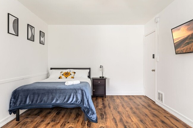 Photo - 515 Landfair Ave Unit Single Room 4 - 4