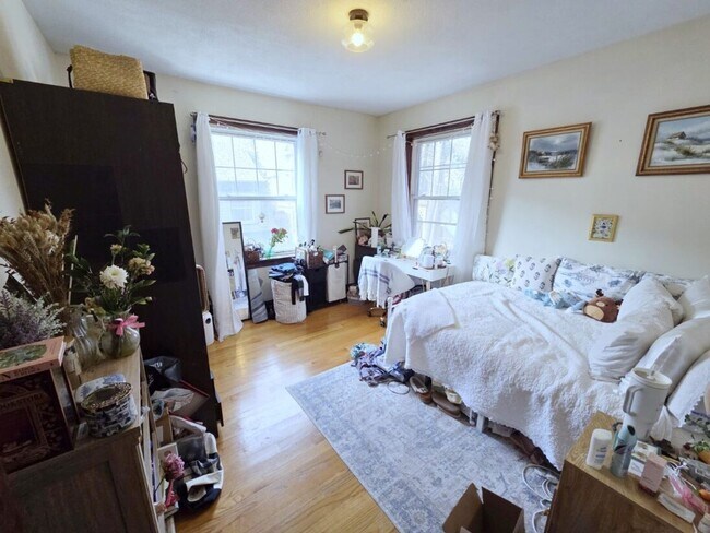 Photo - WOW! NO BROKER FEE!! UPDATED 3.5 BED/2 BATH IN PRIME COOLIDGE CORNER LOCATION