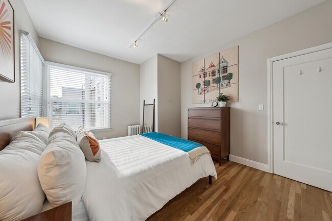 Photo - 2226 North Point St Unidad FL3-ID379185P