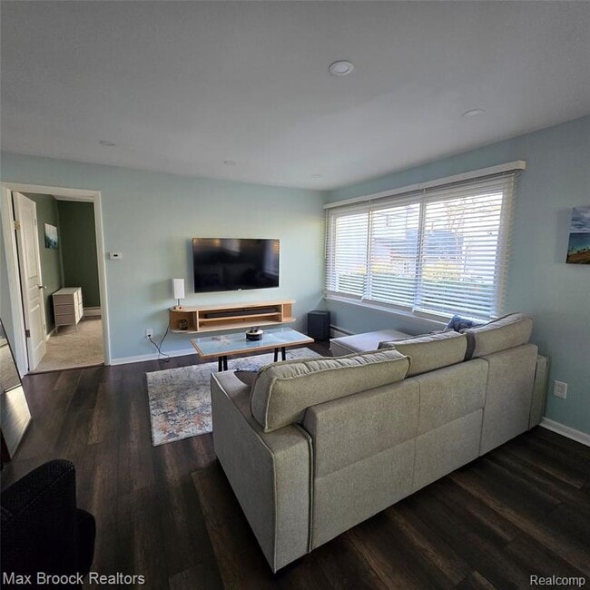 Photo - 805 S Winding Dr