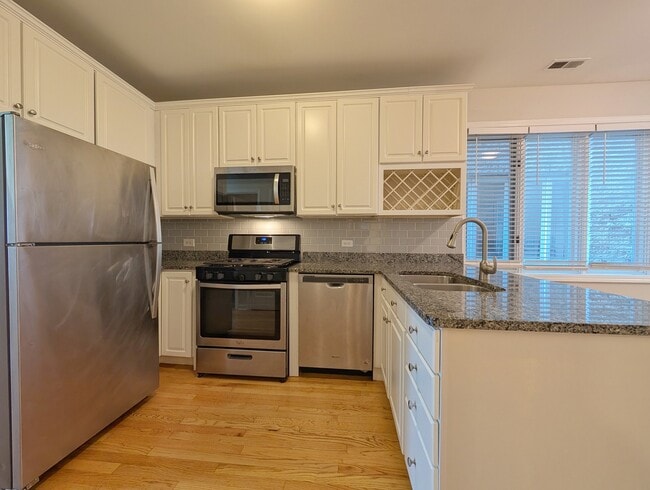Photo - 1547 W Walton St Unit 1