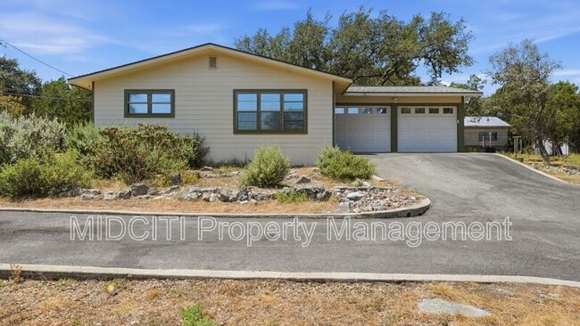 Building Photo - 701 Luehlfing Dr