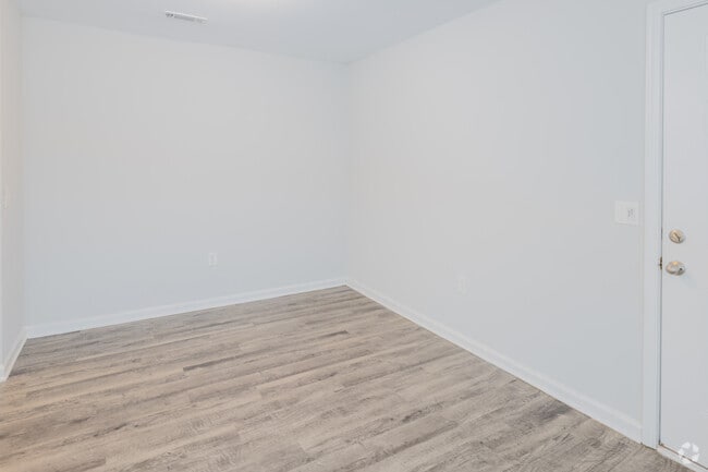 2BR, 2BA - 1,006SF Renovated - Dining Room