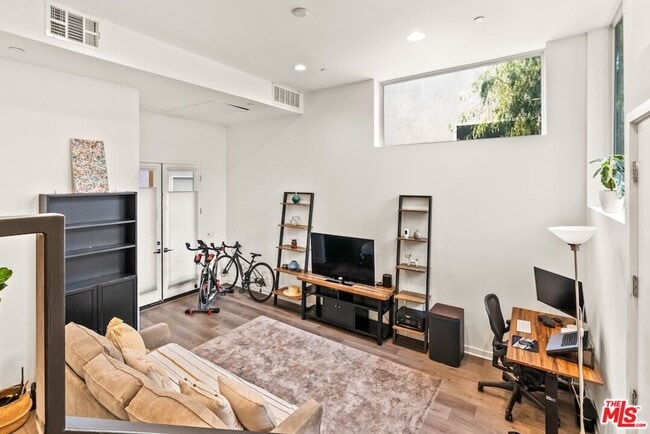 Photo - 3034 1/4 N Coolidge Ave