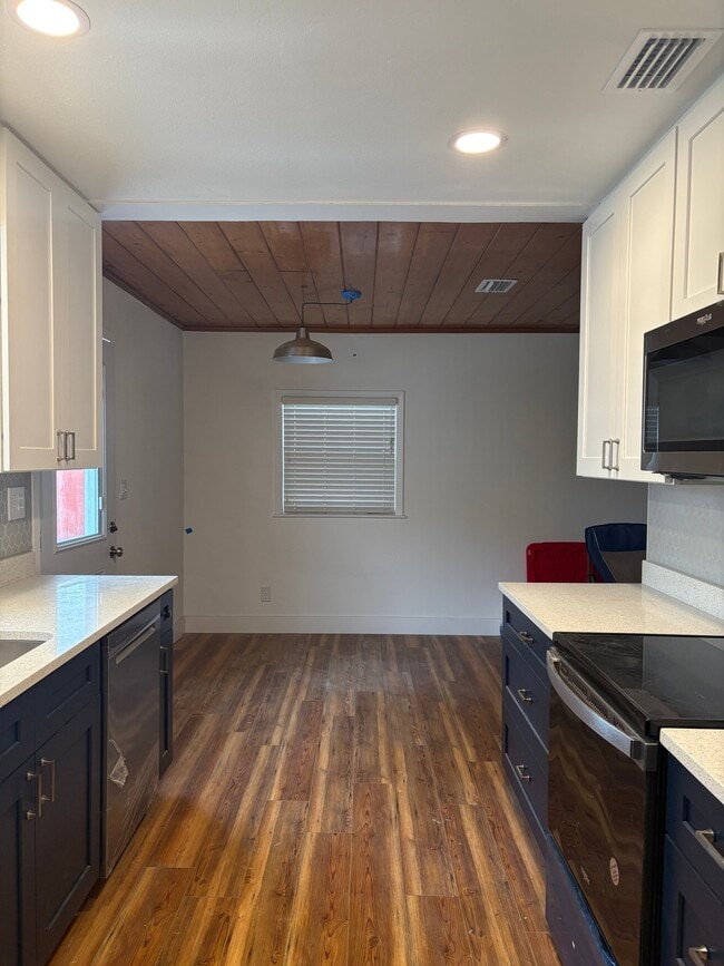 Photo - 626 SW Rustic Cir