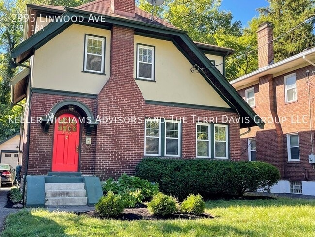 Photo - 2995 Linwood Ave
