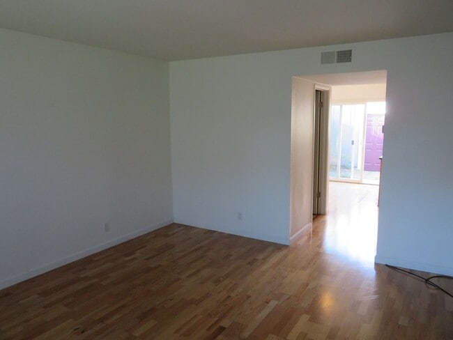 Photo - 3 bed 1.5 Bath in Harbor Oaks
