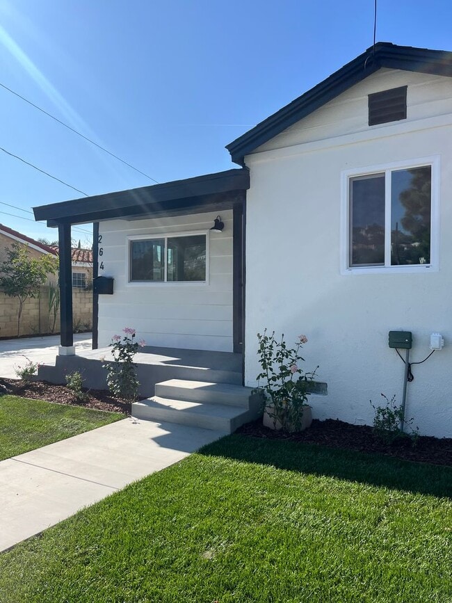 Building Photo - Beautifully Remodeled 2 Bed / 1 Bath Home in Orange
