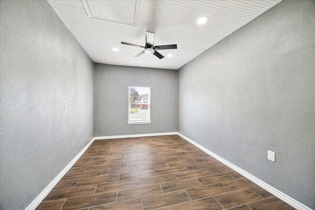 Photo - 1900 Oregon St