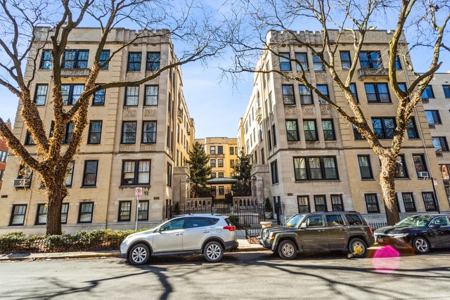 Building Photo - 604 W Addison St Unit B4