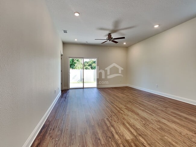 Photo - 139 Onate Cir