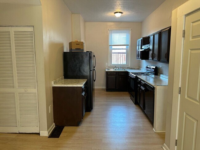 Photo - 3 bedroom Row house on the Northside!