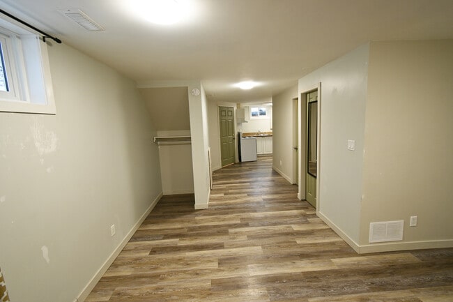 Photo - 2401B Pine Street - Prince George, BC, Canada Unit B