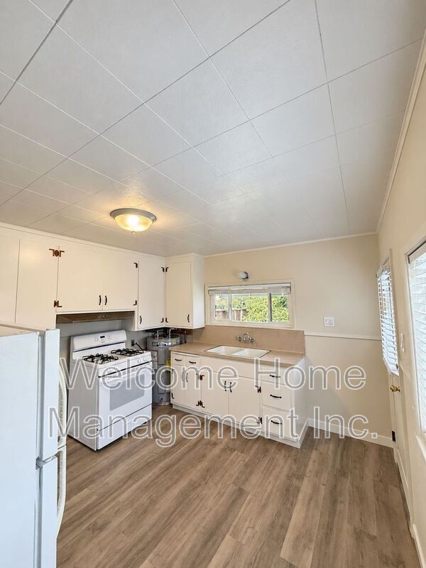 Photo - 477 Grove Way