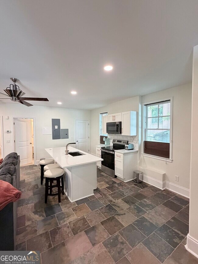 Photo - 942 Glenwood Ave SE