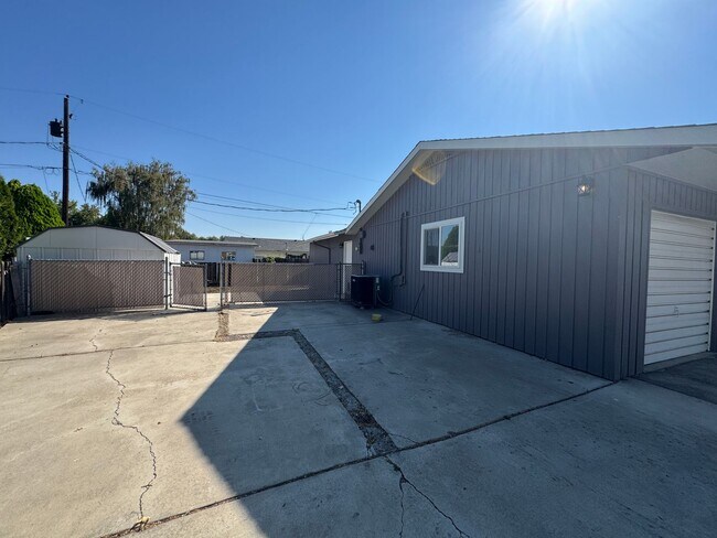 Photo - 6808 Clinton Way