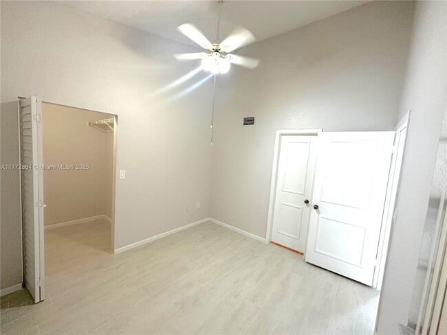 Photo - 2831 N Oakland Forest Dr