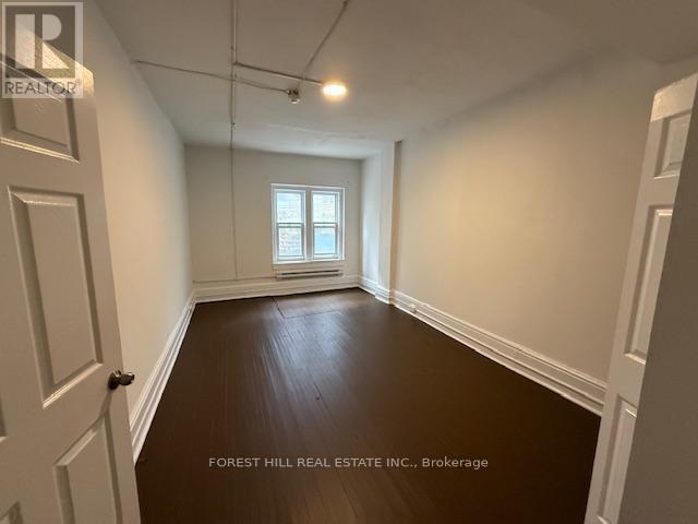 Photo - 132 Dundas St E