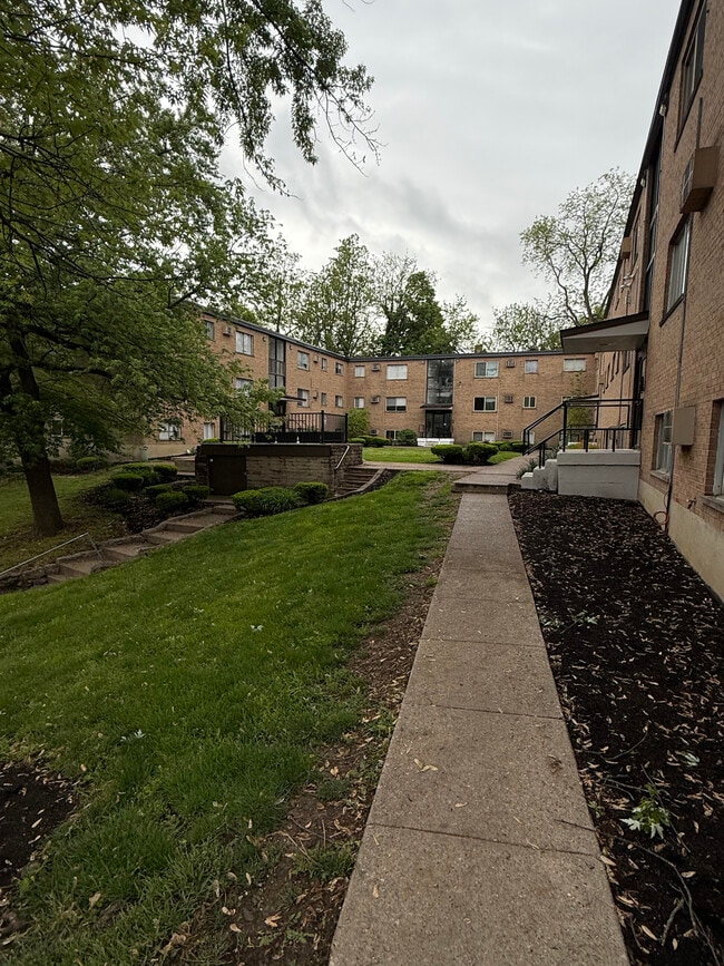 Photo - Lincoln Woods Flats