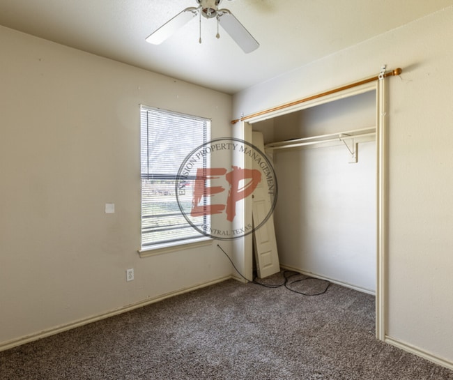 Photo - 909 Shepherd St