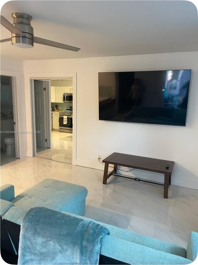 Building Photo - 1432 NE 5th Ave Unit 2