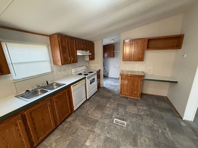 Photo - 26 Hemlock Ln