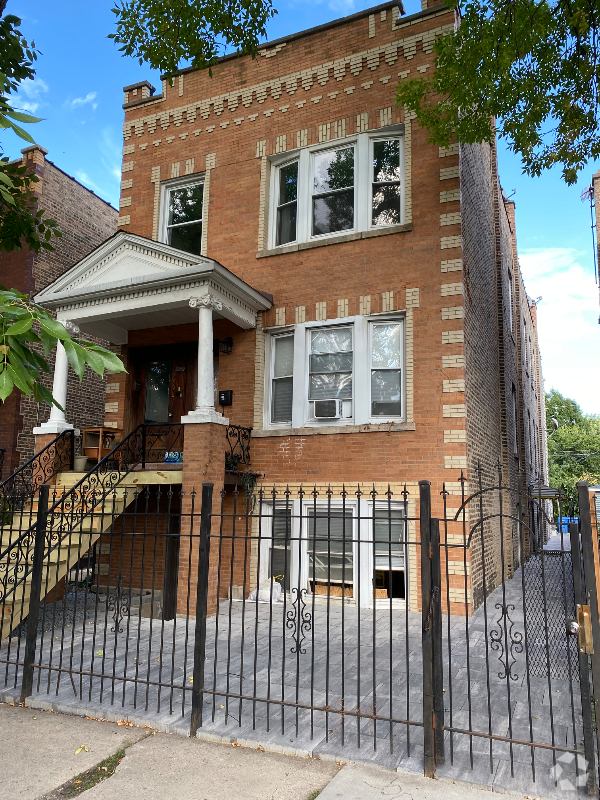 Building Photo - 3229 N Hamlin Ave Rental