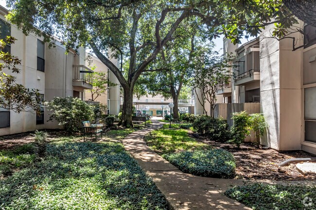 7900 N Stadium Dr - Alternate - Briar Green Condominiums