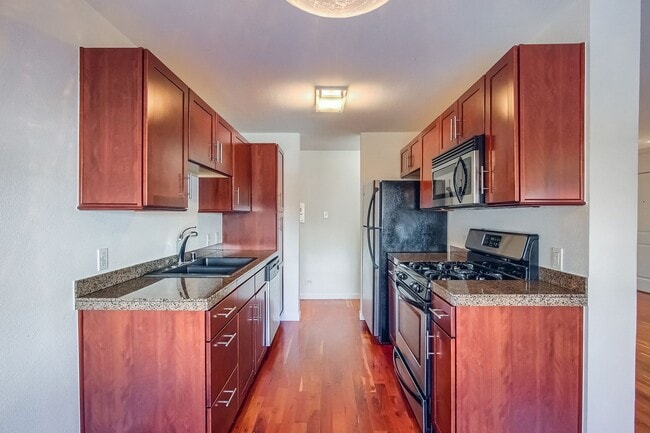 Photo - 1332 N Williams St