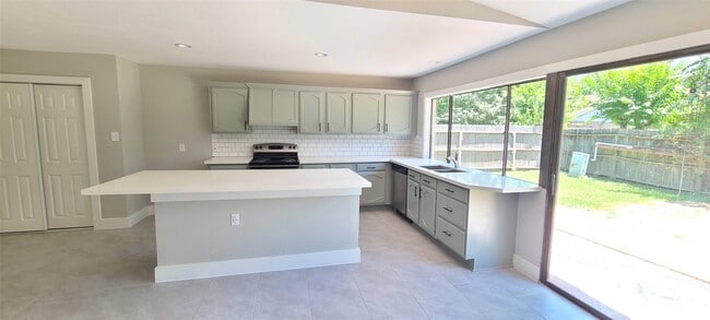 Photo - 15623 Mendocino Dr