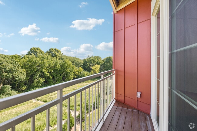 1BR, 1BA - 782SF - Balcony