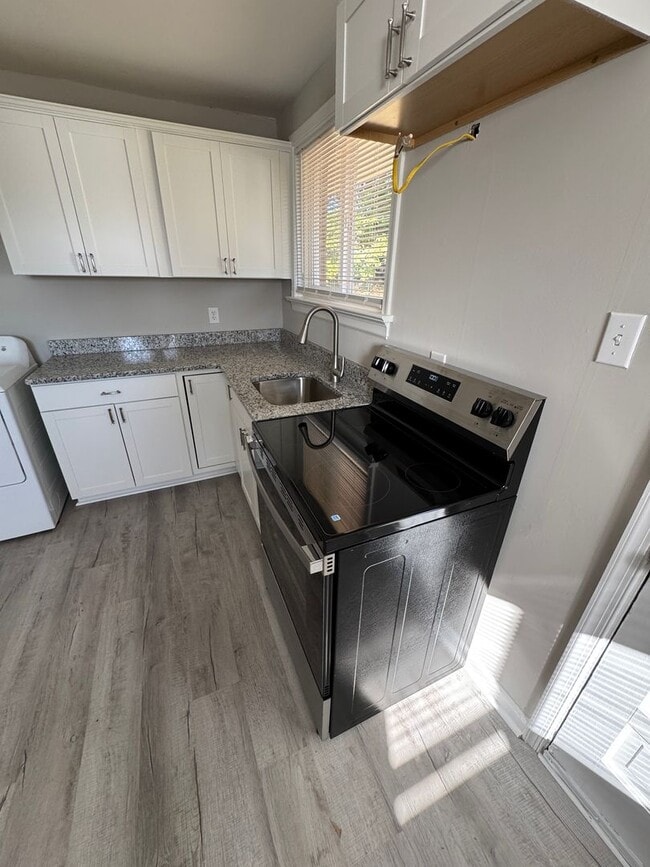 Photo - Charming 3 bedroom home in West End Manor ...