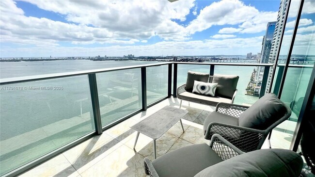 Building Photo - 3131 NE 7th Ave Unit 3601 Rental