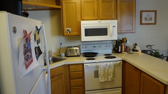 Building Photo - Perfect One Bedroom next to Provo Rec Cent... Unit 672 207 Rental