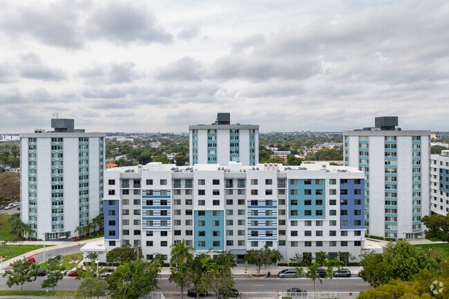 Building Photo - Brisas Del Este II Rental