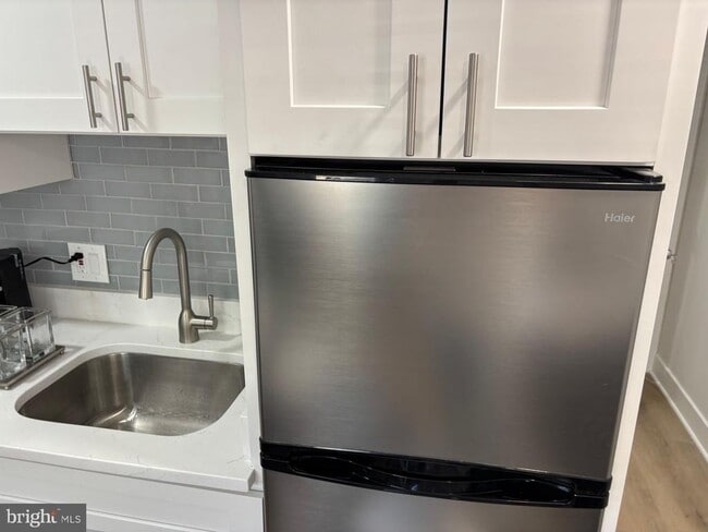 Photo - 1702 1/2-1702 10th St NW