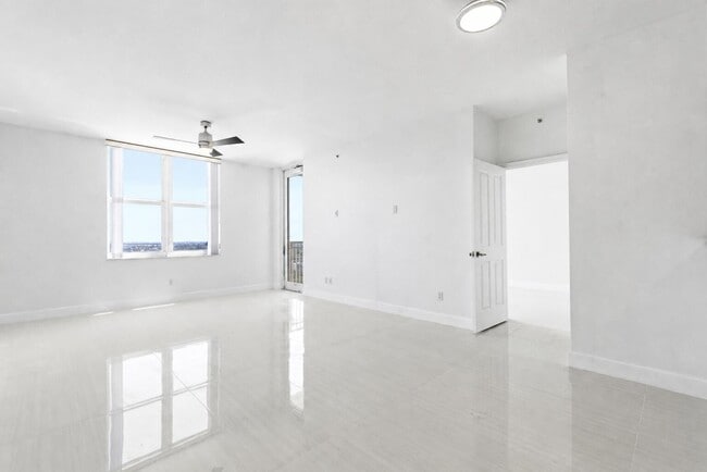 Building Photo - 511 SE 5 Ave Unit 2207