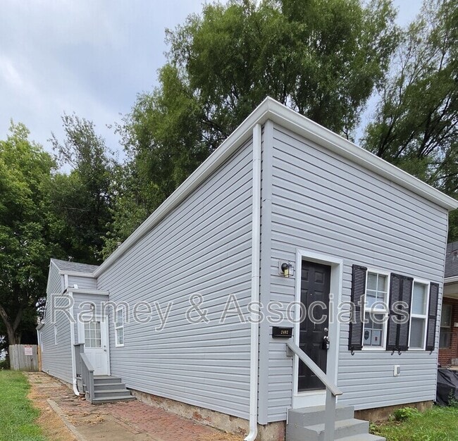 2402 Rowan St