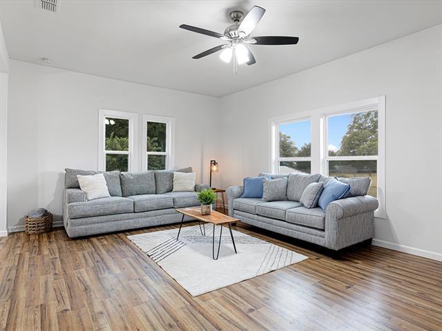 Building Photo - 611 Cherry St