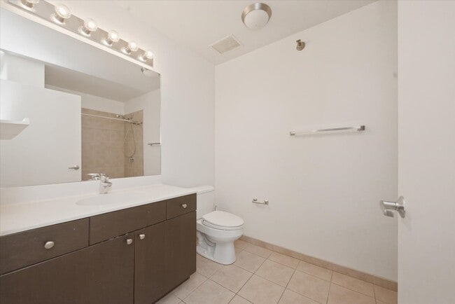 Photo - 235 W Van Buren St Unit #  04507