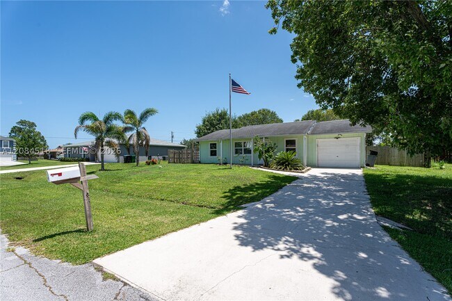 Photo - 618 SW Ray Ave