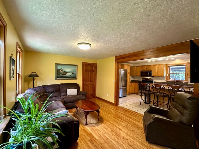 Photo - 469 Barbers Pond Rd