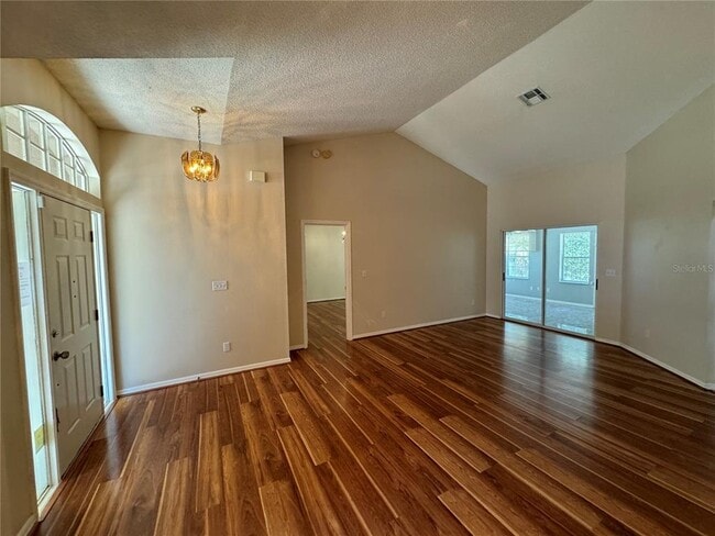 Photo - 302 Bluff Pass Dr