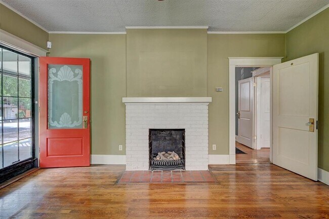 Photo - 1999 Peabody Ave