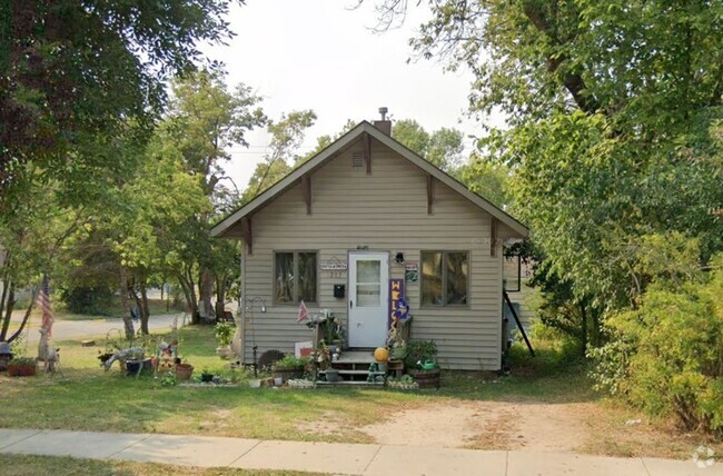 Building Photo - 2+ Bedroom home