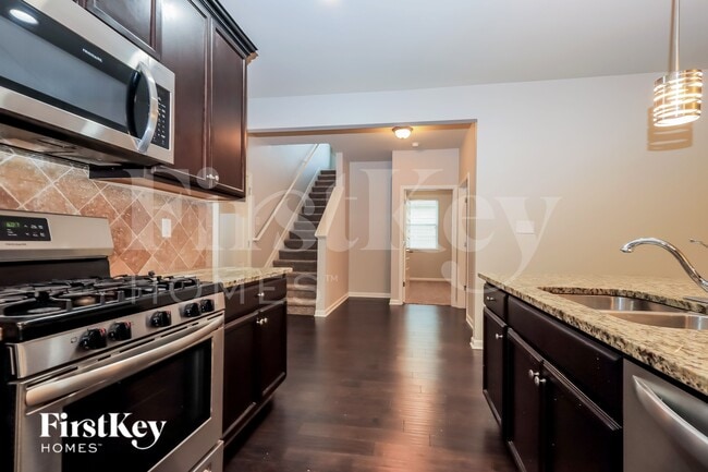 Photo - 569 Carleton Pl