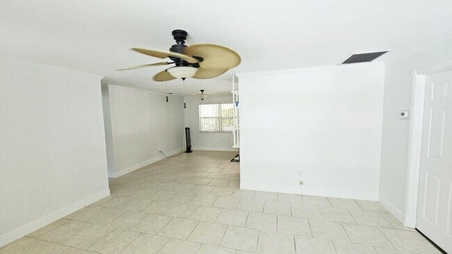 Photo - 911 Burch Dr