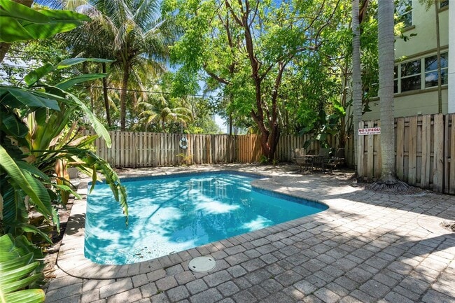 Photo - 417 SW 8th St