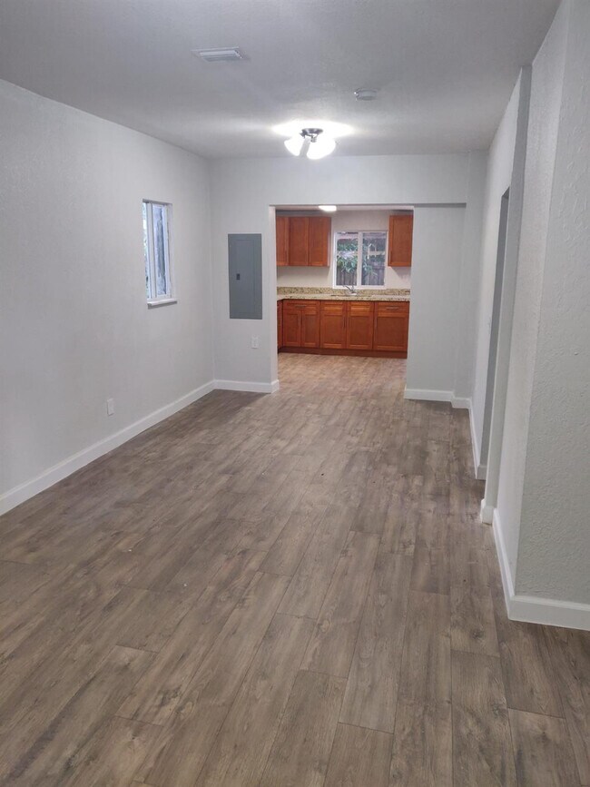 Photo - 210 SW 7th St