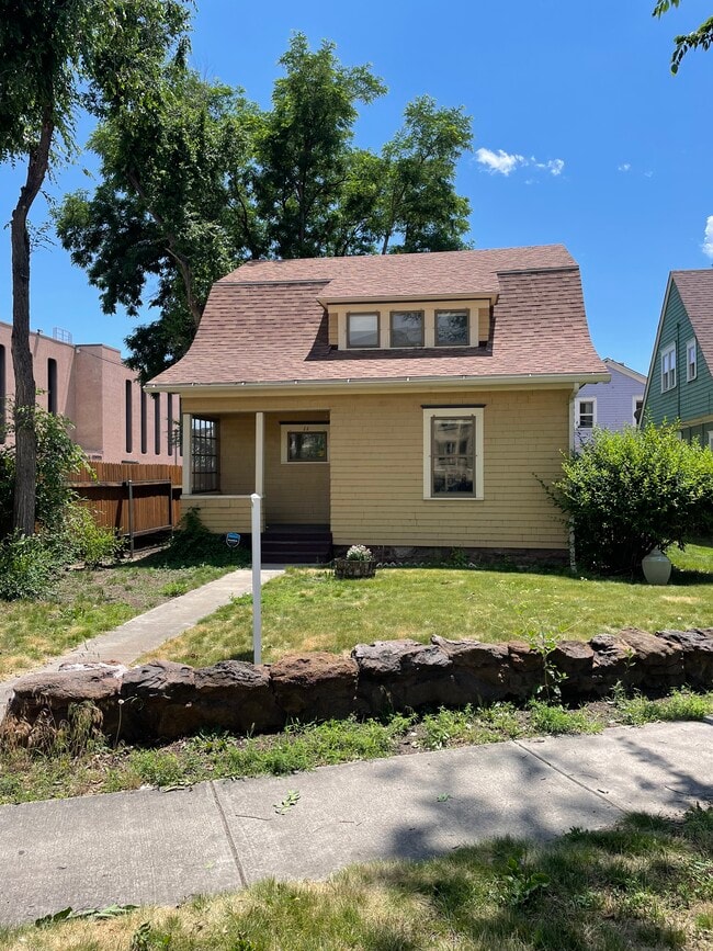 Building Photo - 11 Boulder Crescent St